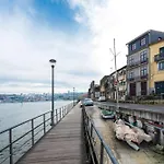 Riverfront Heritage House Apartment